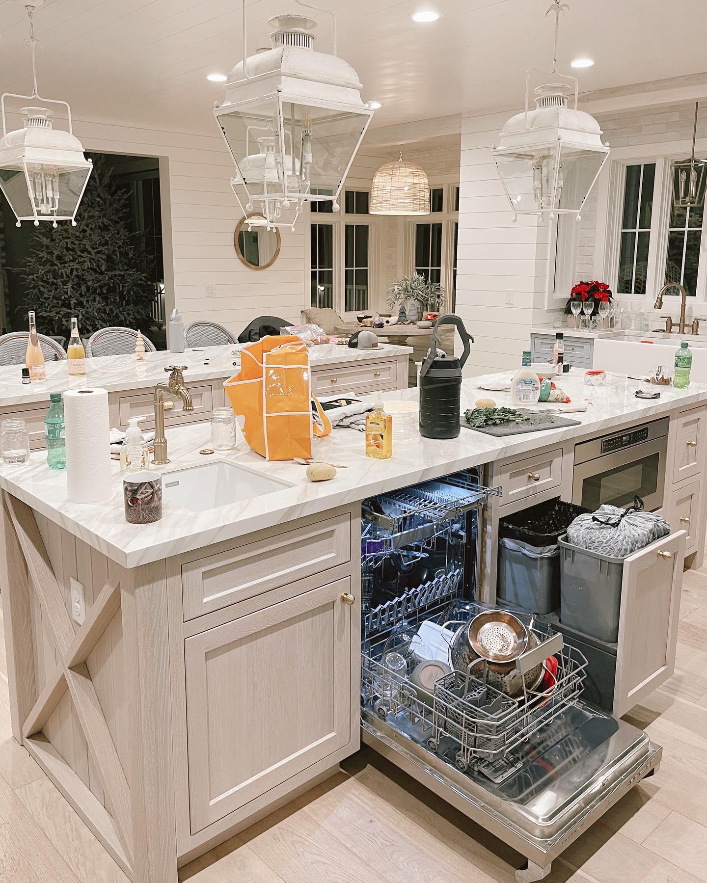 Double tap if you like seeing real life pics! If you ever wondered what my kitchen looked like in its normal state, here it is 😂. Now let’s see yours!