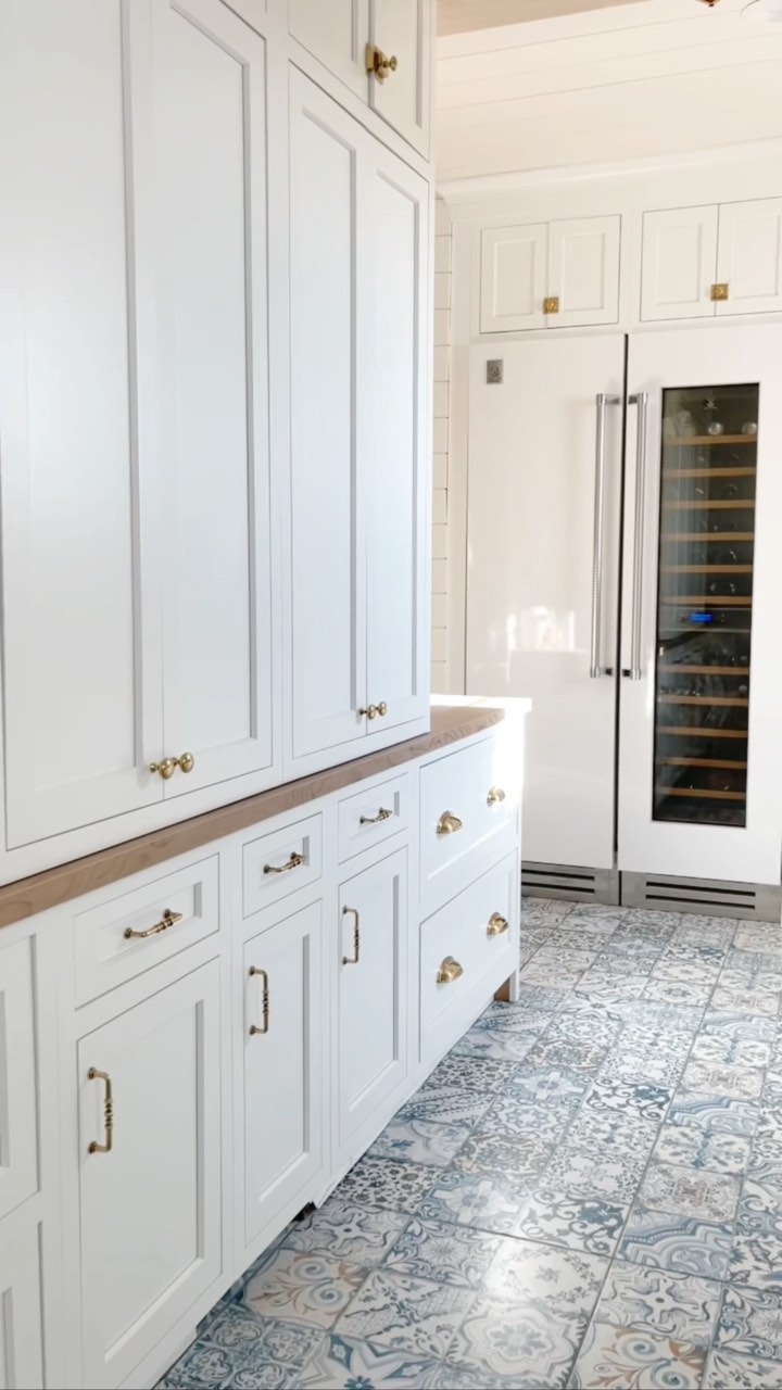 I like things hidden ;-) Appliances are from @hestanhome , and if you need more info, I have a blog post about kitchen appliances you should check out!